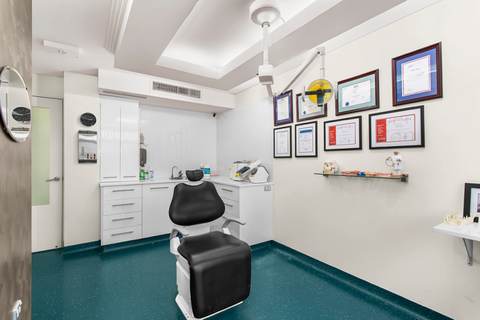 Aesthetic Denture Clinic - Dentist in Melbourne 1