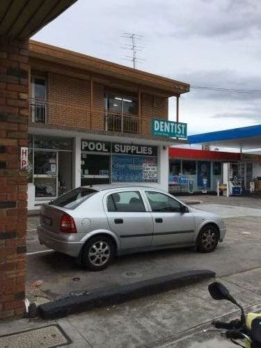 Strong Chris W Dr - Dentist in Melbourne 4