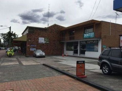 Strong Chris W Dr - Dentist in Melbourne 6